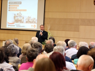 Lakossági fórum a "C" szárnyban - fotó: Sándor Judit