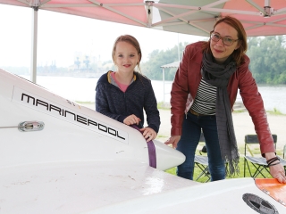 Motorcsónakosok az öbölben - fotó: 