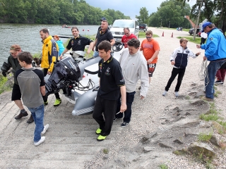 Motorcsónakosok az öbölben - fotó: 