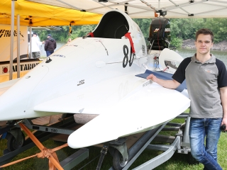 Motorcsónakosok az öbölben - fotó: 