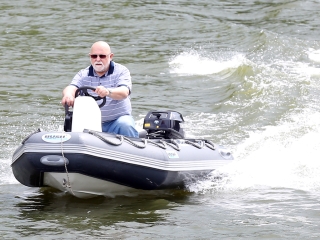 Motorcsónakosok az öbölben - fotó: 