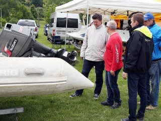 Motorcsónakosok az öbölben - fotó: 