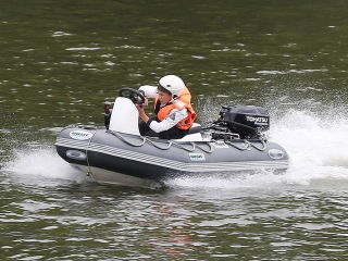Motorcsónakosok az öbölben - fotó: 