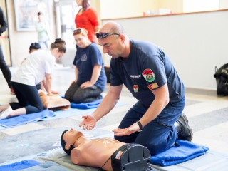 Újraélesztési rekord - A bartókosok és a kézis lányok is beszálltak - fotó: Ónodi Zoltán