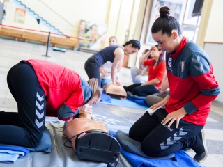 Újraélesztési rekord - A bartókosok és a kézis lányok is beszálltak - fotó: Ónodi Zoltán