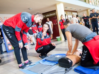 Újraélesztési rekord - A bartókosok és a kézis lányok is beszálltak - fotó: Ónodi Zoltán