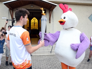 Olimpiai lángfutás a városban - fotó: Sándor Judit