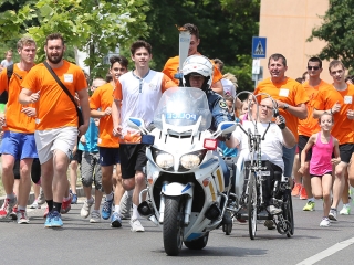 Olimpiai lángfutás a városban - fotó: Sándor Judit
