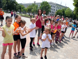 Olimpiai lángfutás a városban - fotó: Sándor Judit