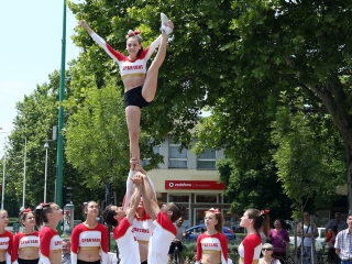 Olimpiai lángfutás a városban - fotó: Sándor Judit