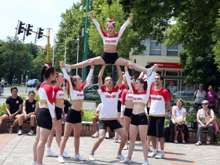 Olimpiai lángfutás a városban - fotó: Sándor Judit