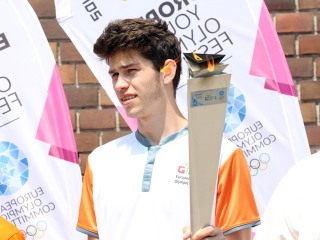 Olimpiai lángfutás a városban - fotó: Sándor Judit