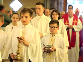 Bérmálás a Krisztus Király Templomban - fotó: Sándor Judit