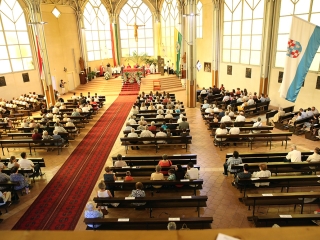 Bérmálás a Krisztus Király Templomban - fotó: Sándor Judit