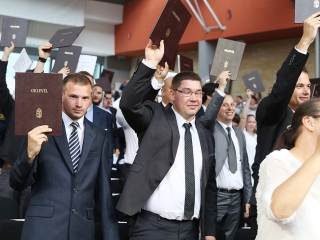 Diplomaosztó az egyetemen (2017) - fotó: Sándor Judit