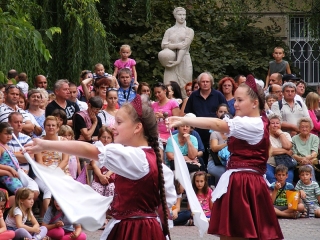 Augusztális 2014 - zenével, tánccal, köszöntőkkel, esővel - fotó: 