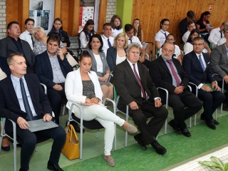 Átadták a Dunaferr iskola felújított tornatermét - fotó: Sándor Judit