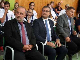 Átadták a Dunaferr iskola felújított tornatermét - fotó: Sándor Judit