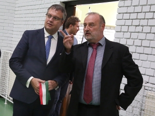 Átadták a Dunaferr iskola felújított tornatermét - fotó: Sándor Judit