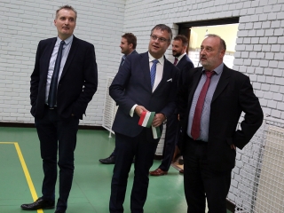 Átadták a Dunaferr iskola felújított tornatermét - fotó: Sándor Judit