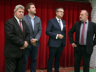 Átadták a Dunaferr iskola felújított tornatermét - fotó: Sándor Judit