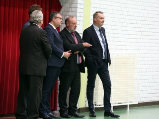 Átadták a Dunaferr iskola felújított tornatermét - fotó: Sándor Judit