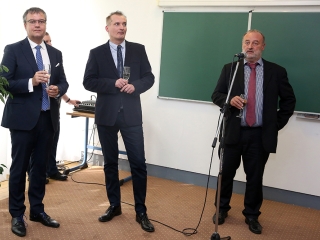 Átadták a Dunaferr iskola felújított tornatermét - fotó: Sándor Judit