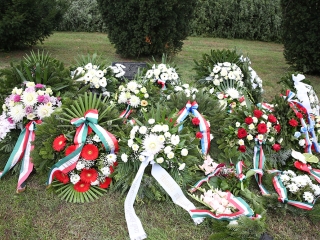 Koszorúzás a Nemzeti Gyásznapon - fotó: Sándor Judit