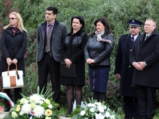 Koszorúzás a Nemzeti Gyásznapon - fotó: Sándor Judit