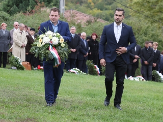 Koszorúzás a Nemzeti Gyásznapon - fotó: Sándor Judit