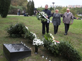 Koszorúzás a Nemzeti Gyásznapon - fotó: Sándor Judit