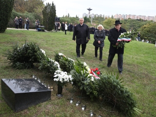 Koszorúzás a Nemzeti Gyásznapon - fotó: Sándor Judit