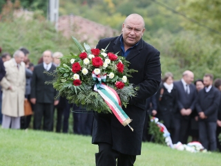 Koszorúzás a Nemzeti Gyásznapon - fotó: Sándor Judit