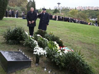Koszorúzás a Nemzeti Gyásznapon - fotó: Sándor Judit