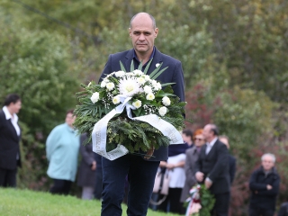 Koszorúzás a Nemzeti Gyásznapon - fotó: Sándor Judit