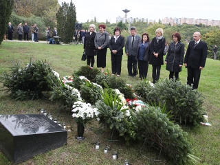 Koszorúzás a Nemzeti Gyásznapon - fotó: Sándor Judit