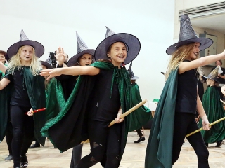 Fecskeavató a Petőfiben - fotó: Sándor Judit