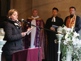 Ünnepi megemlékezés a temetőben - fotó: Sándor Judit