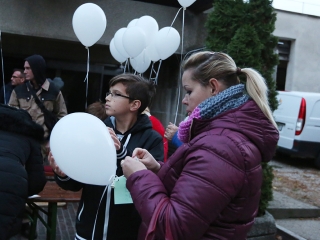 Ünnepi megemlékezés a temetőben - fotó: Sándor Judit