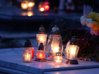 Ünnepi megemlékezés a temetőben - fotó: Sándor Judit