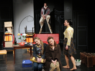 Kulcskeresők - fotó: Sándor Judit