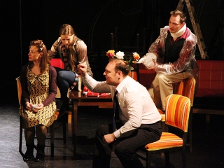 Kulcskeresők - fotó: Sándor Judit