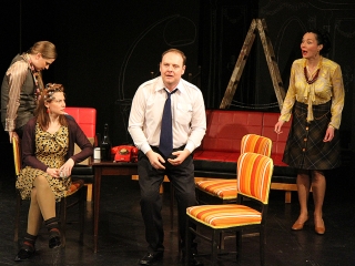 Kulcskeresők - fotó: Sándor Judit