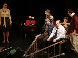 Kulcskeresők - fotó: Sándor Judit