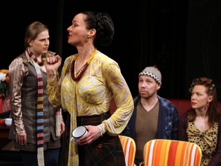 Kulcskeresők - fotó: Sándor Judit