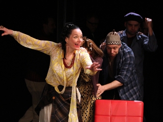 Kulcskeresők - fotó: Sándor Judit