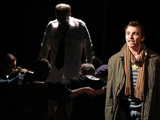 Kulcskeresők - fotó: Sándor Judit