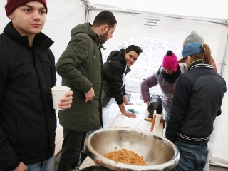 Disznótor a drogambulancián - fotó: Sándor Judit