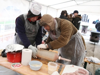 Disznótor a drogambulancián - fotó: Sándor Judit