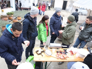 Disznótor a drogambulancián - fotó: Sándor Judit